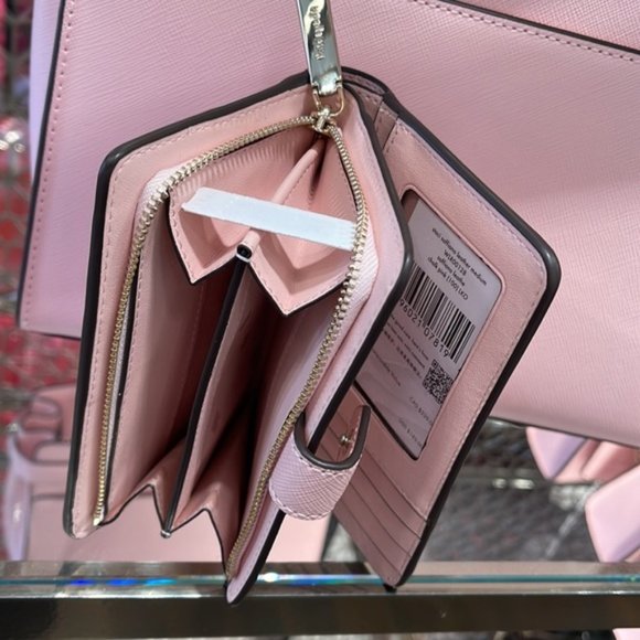 Kate Spade Madison Medium Compact Bifold Wallet Conch Pink
Color: Conch Pink
NWT - Picture 11 of 16